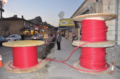 Ürgüp'te elektrik kabloları yer altına alınıyor